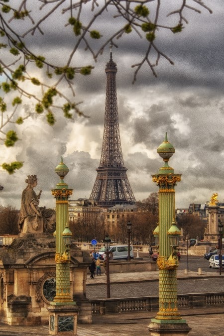 Vue artistique de la Tour Eiffel à Paris